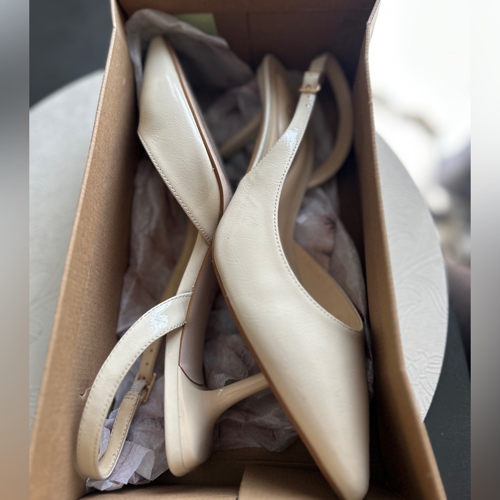 Jessica Simpson Cream Slingback Pointed-Toe Heels